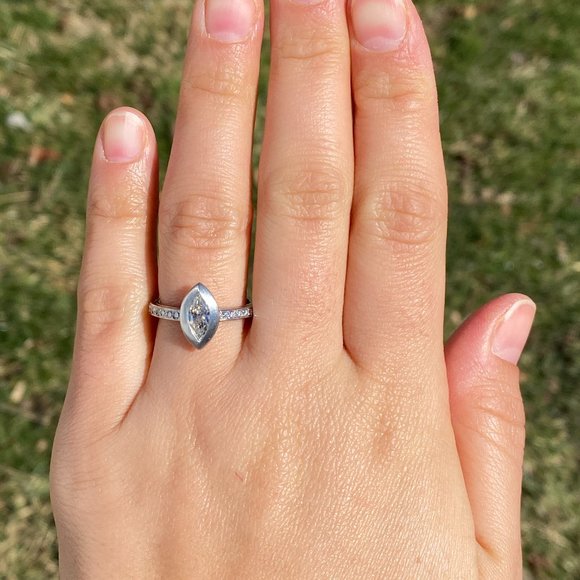 Designer Diana Vincent Signed Marquise Engagement Ring in Platinum - Picture 7 of 10